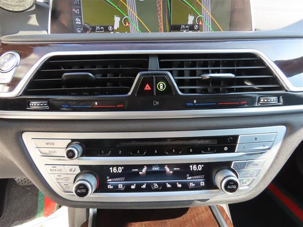BMW 7-Series — photo 13