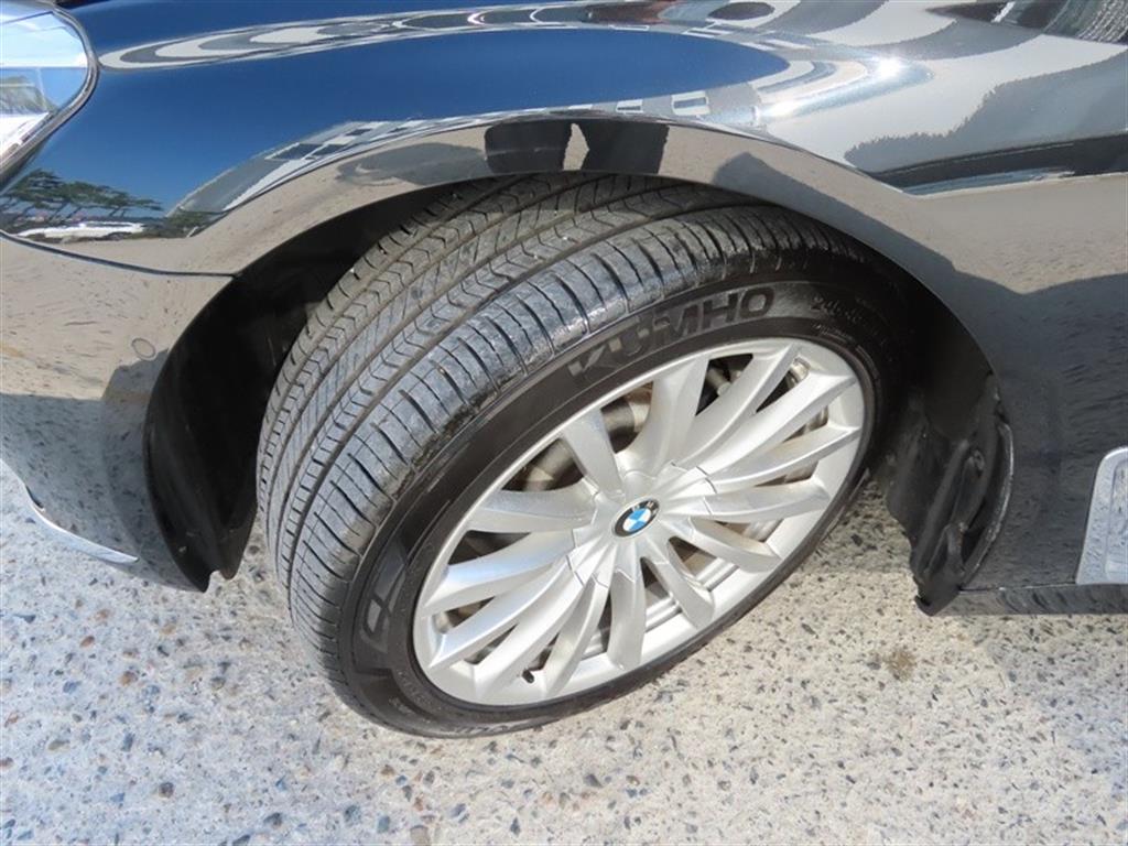 BMW 7-Series — photo 18