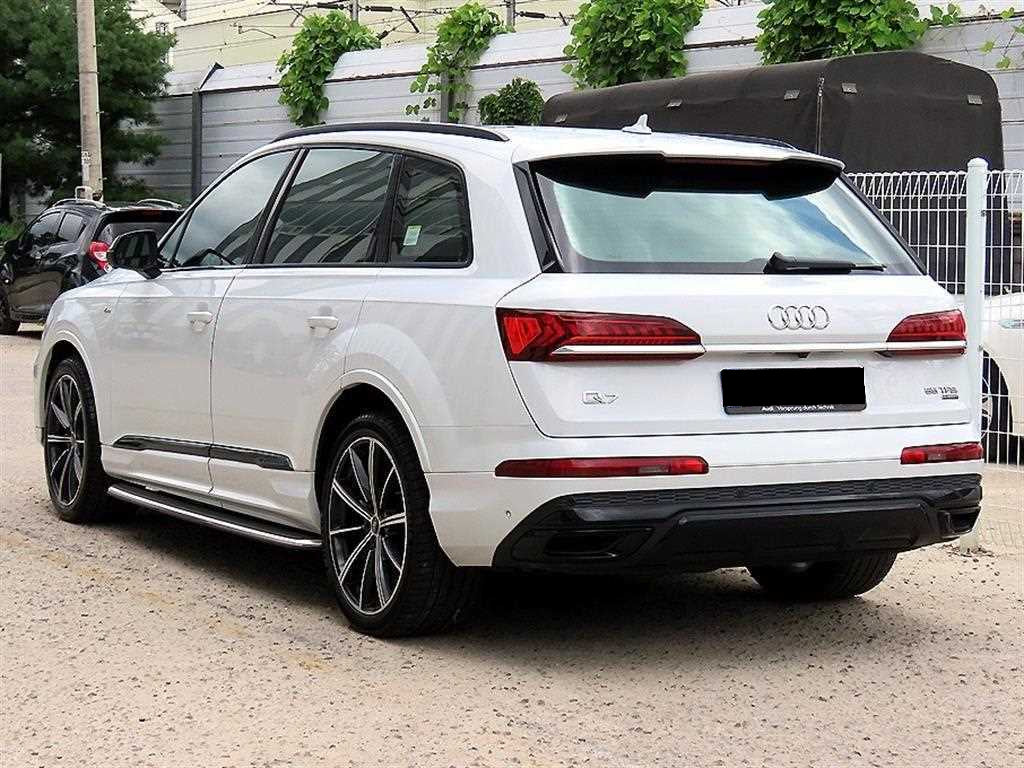 Audi Q7 — photo 03