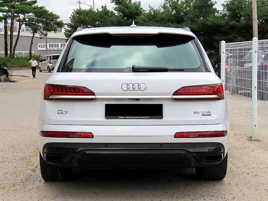Audi Q7 — photo 04
