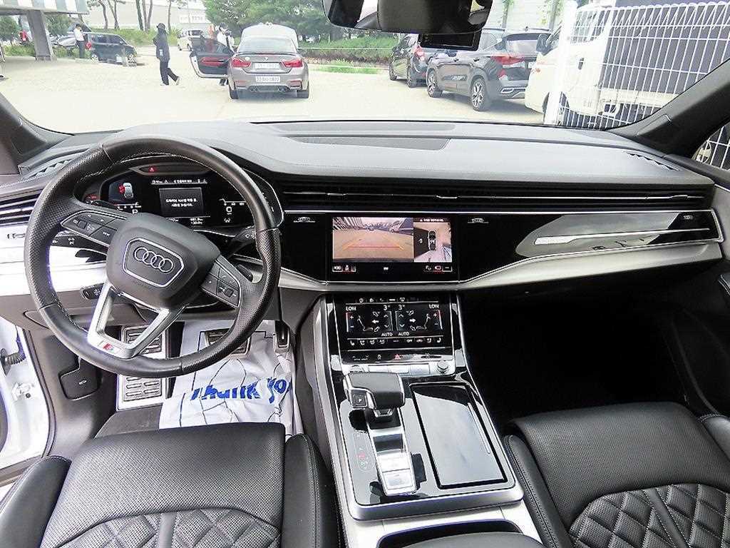 Audi Q7 — photo 07