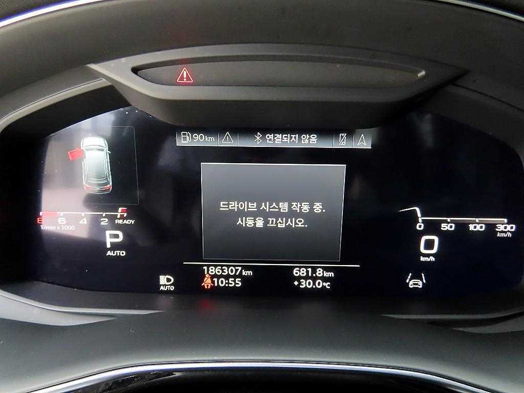 Audi Q7 — photo 09