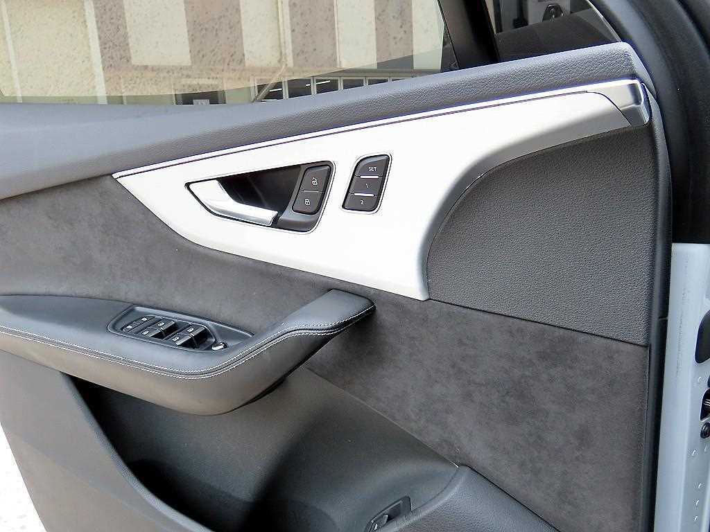 Audi Q7 — photo 12