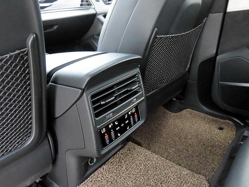 Audi Q7 — photo 16