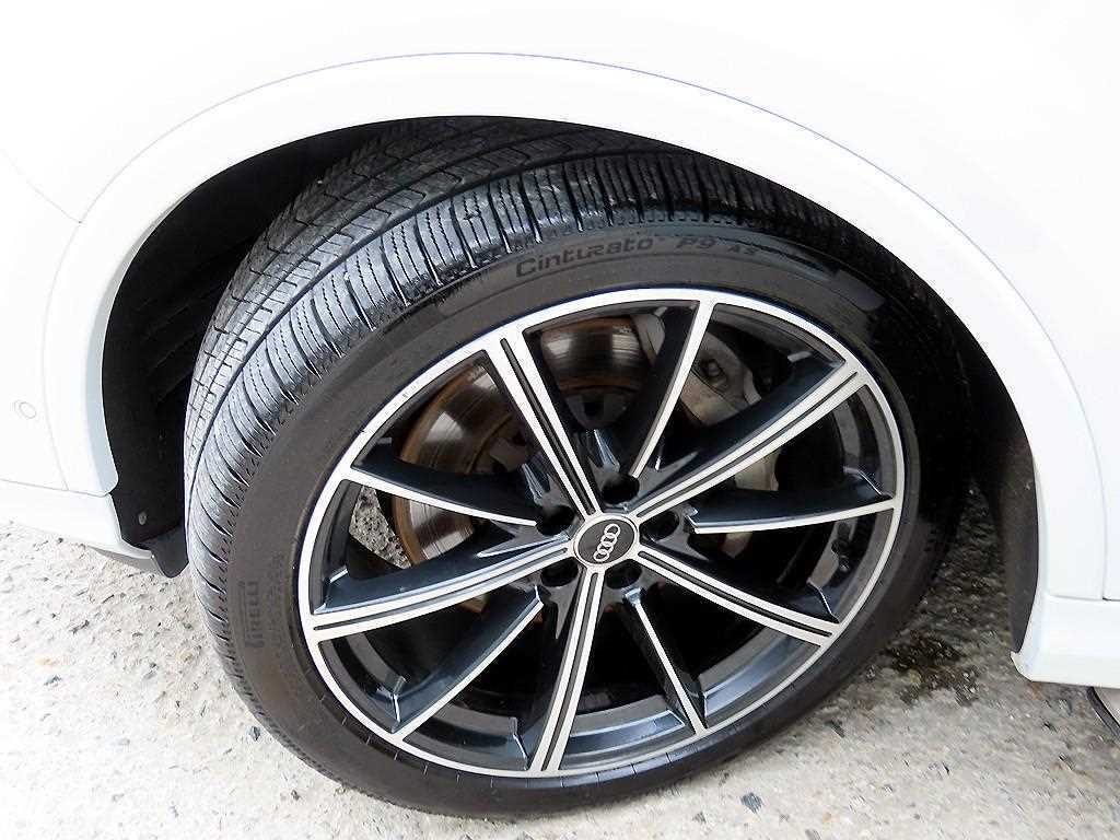 Audi Q7 — photo 20