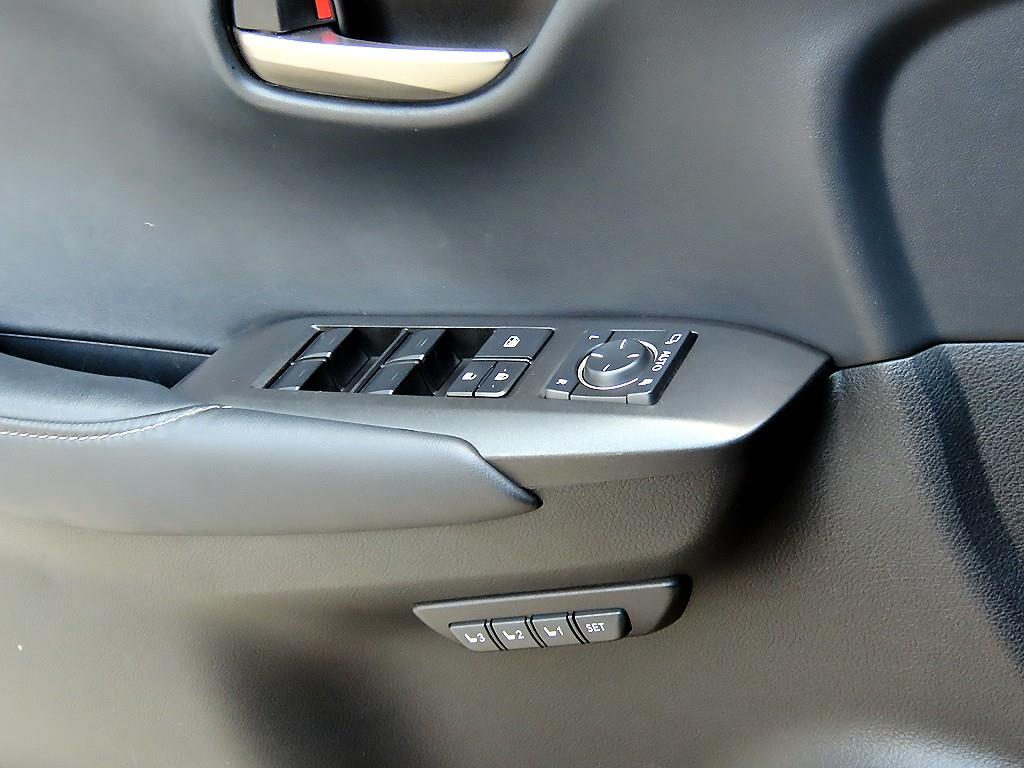 Lexus NX — photo 11