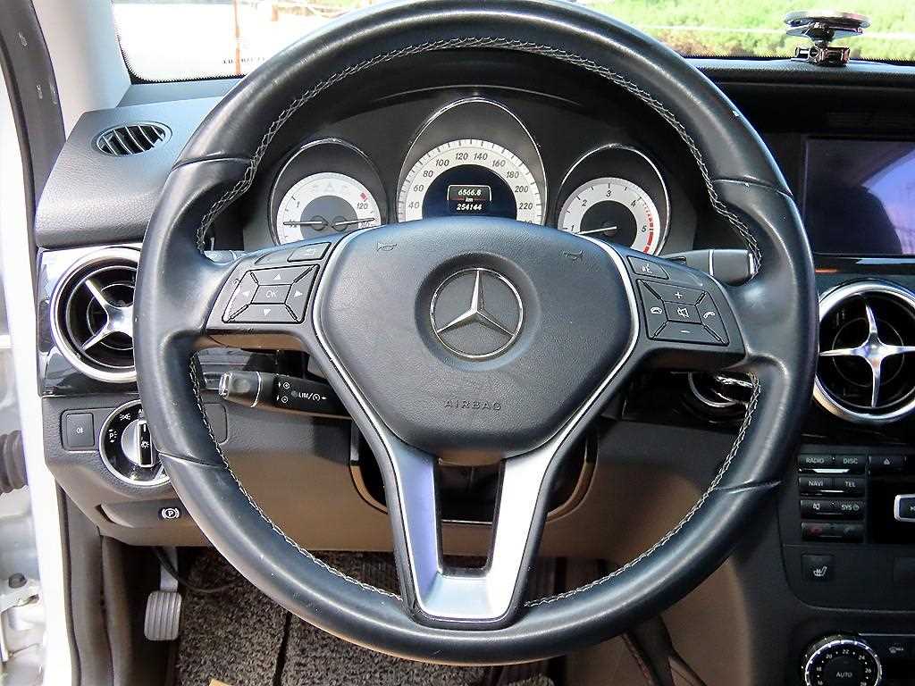 Mercedes-Benz GLK-Class — photo 08