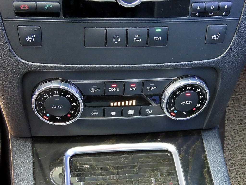 Mercedes-Benz GLK-Class — photo 13