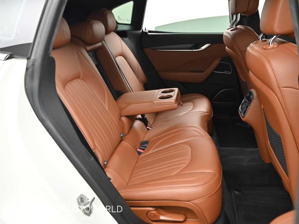 Maserati Levante — photo 12