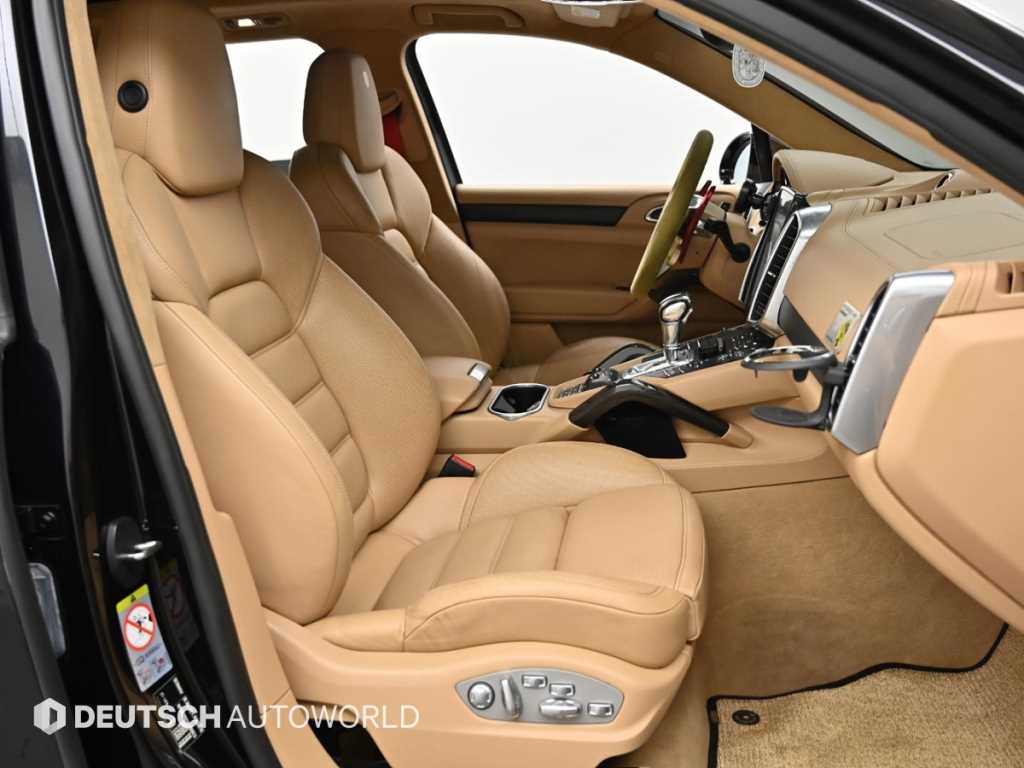 Porsche Cayenne — photo 10