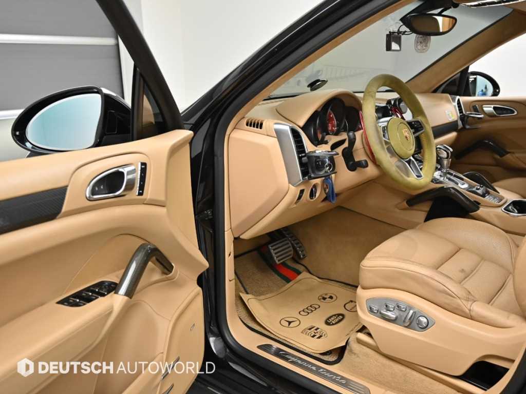 Porsche Cayenne — photo 11