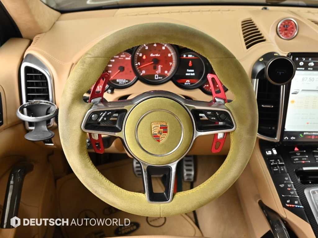 Porsche Cayenne — photo 13