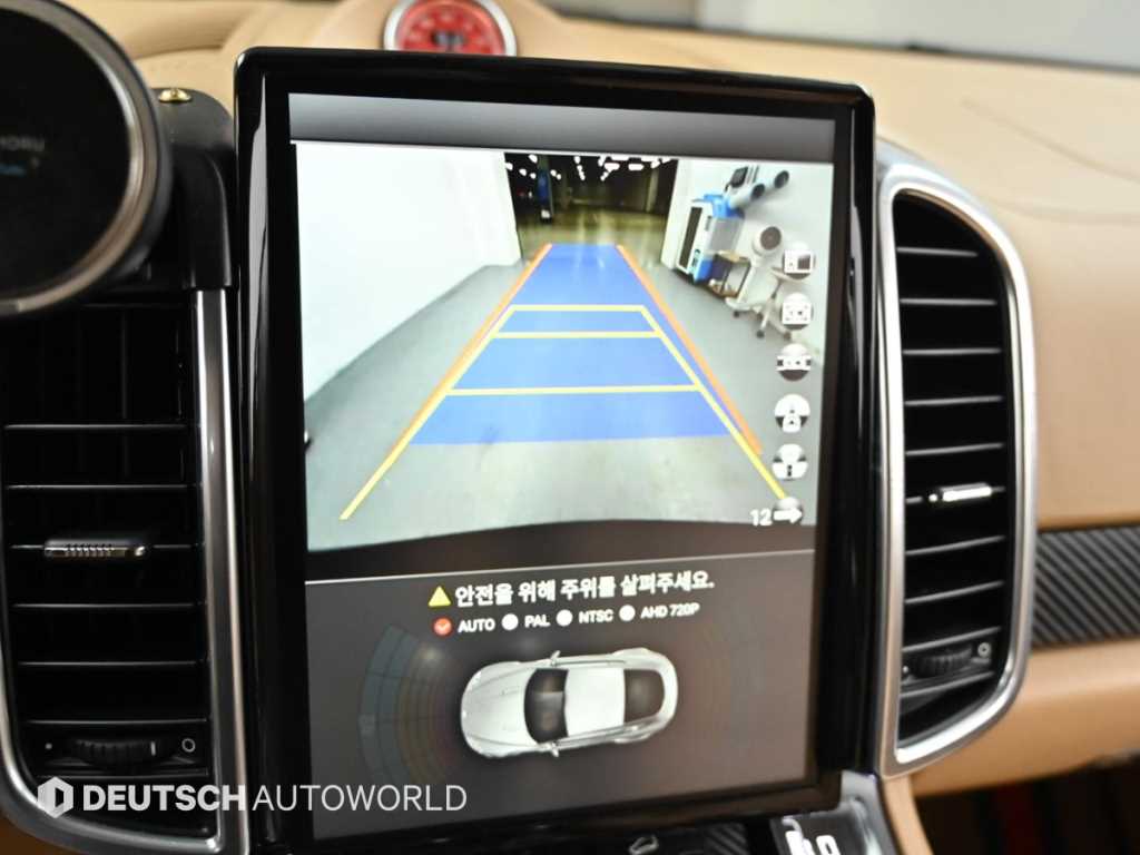 Porsche Cayenne — photo 15