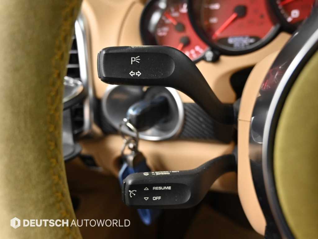 Porsche Cayenne — photo 17