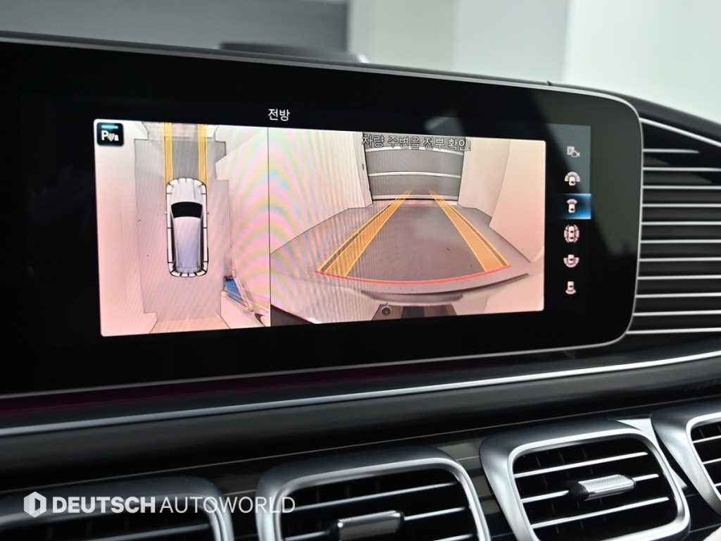 Mercedes-Benz GLS-Class — photo 15