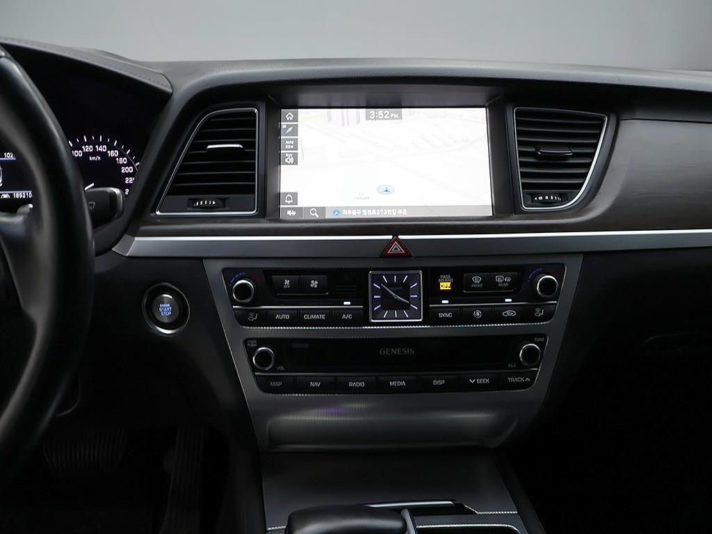 Genesis G80 — photo 09