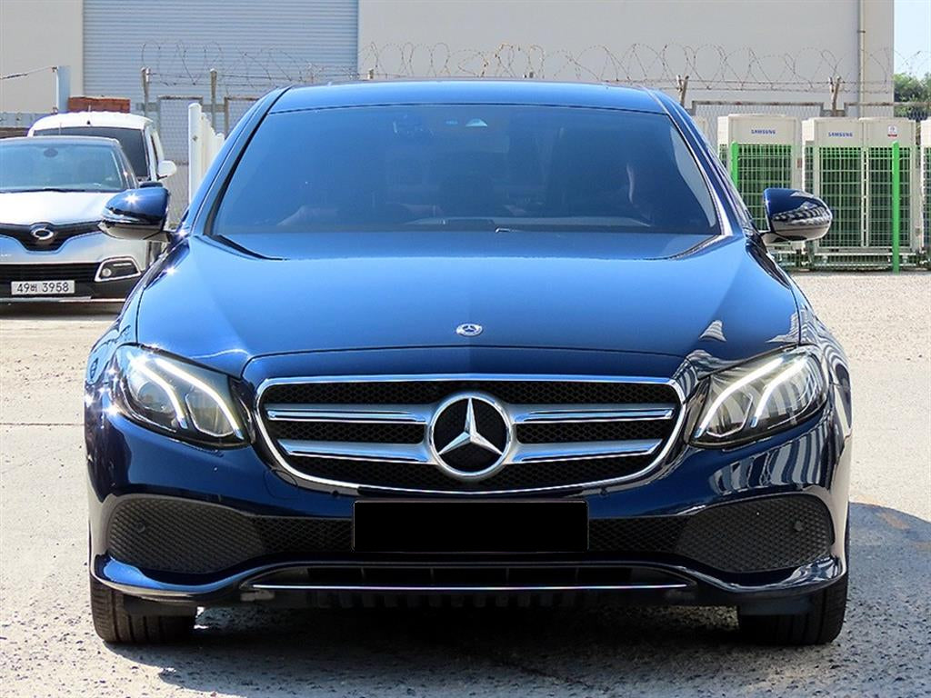 Mercedes-Benz E-Class — photo 01