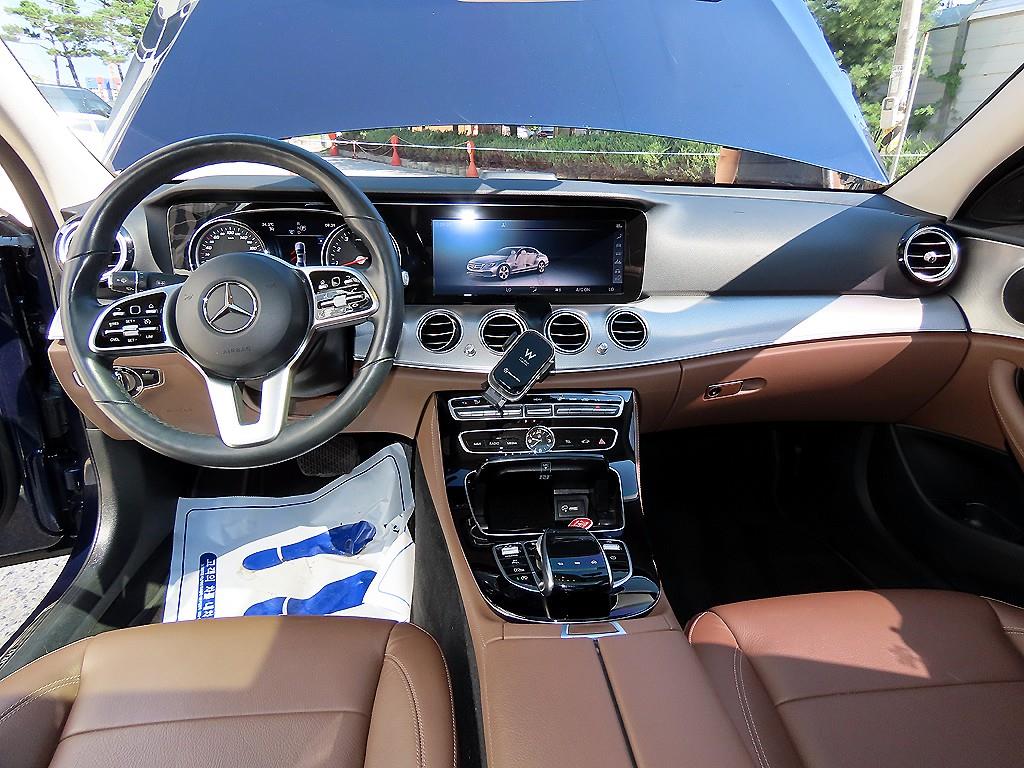 Mercedes-Benz E-Class — photo 07