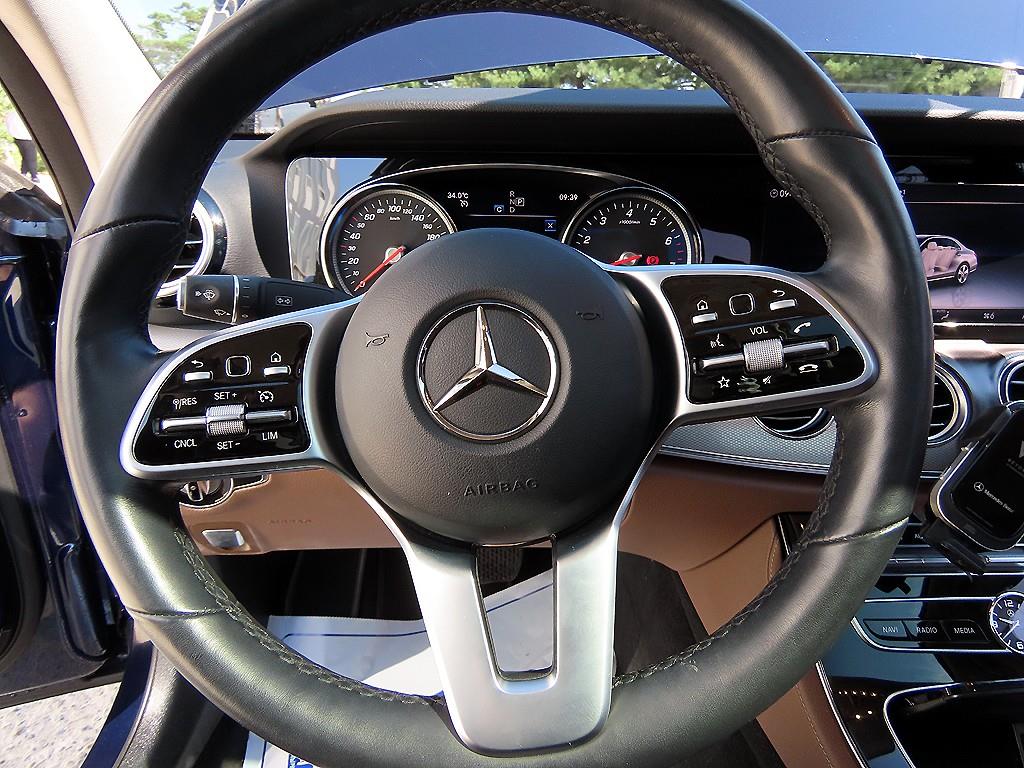 Mercedes-Benz E-Class — photo 08