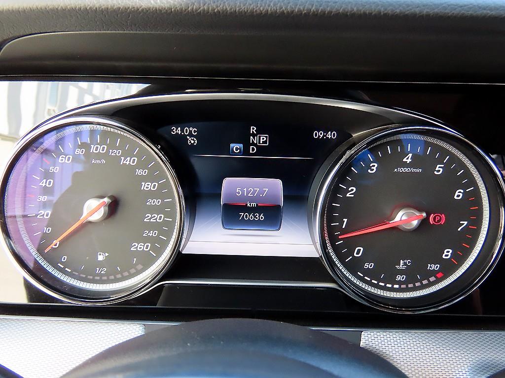 Mercedes-Benz E-Class — photo 09