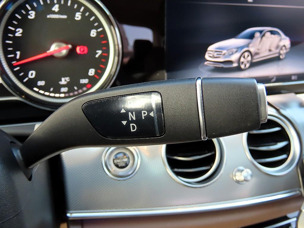 Mercedes-Benz E-Class — photo 10