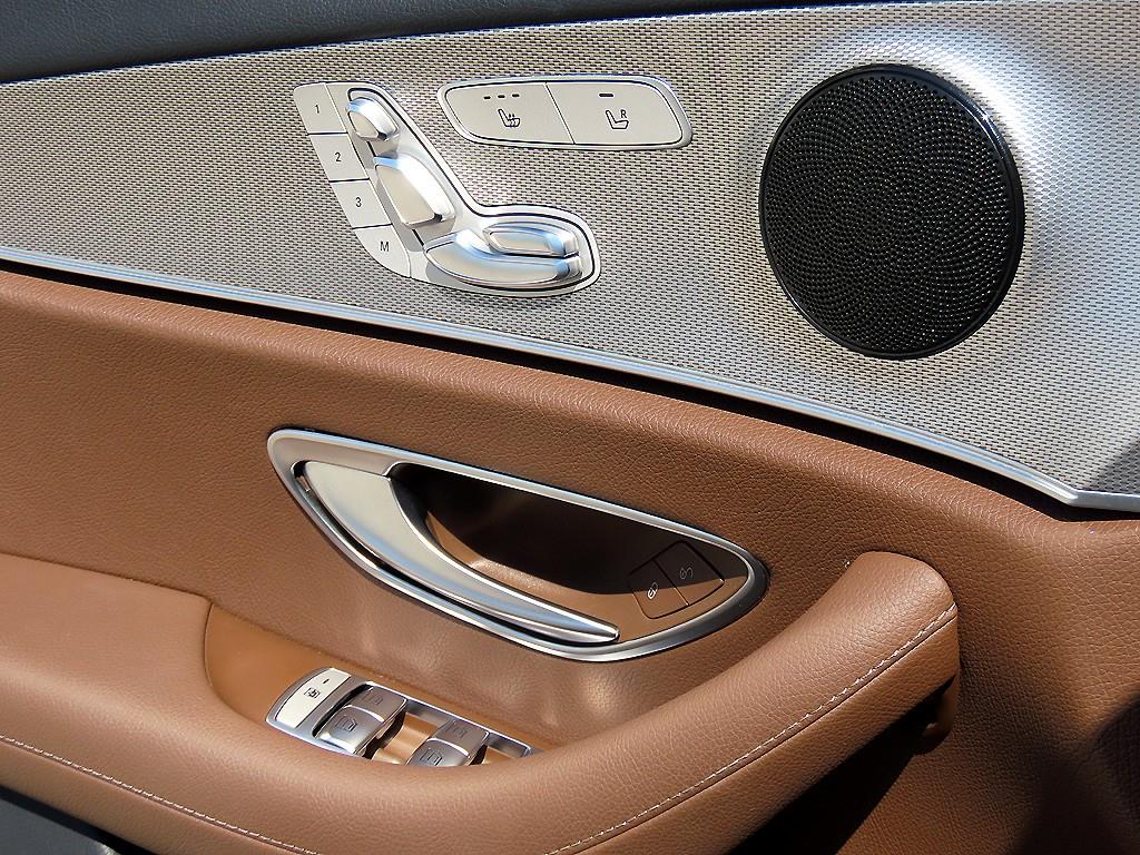 Mercedes-Benz E-Class — photo 11