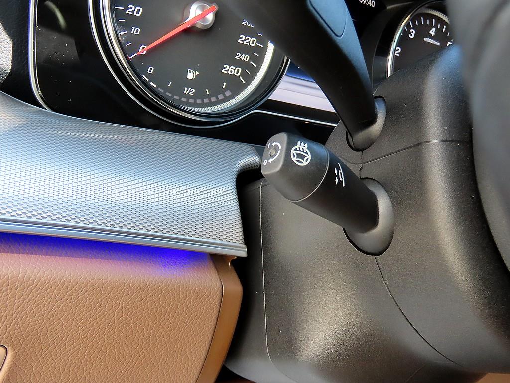 Mercedes-Benz E-Class — photo 12