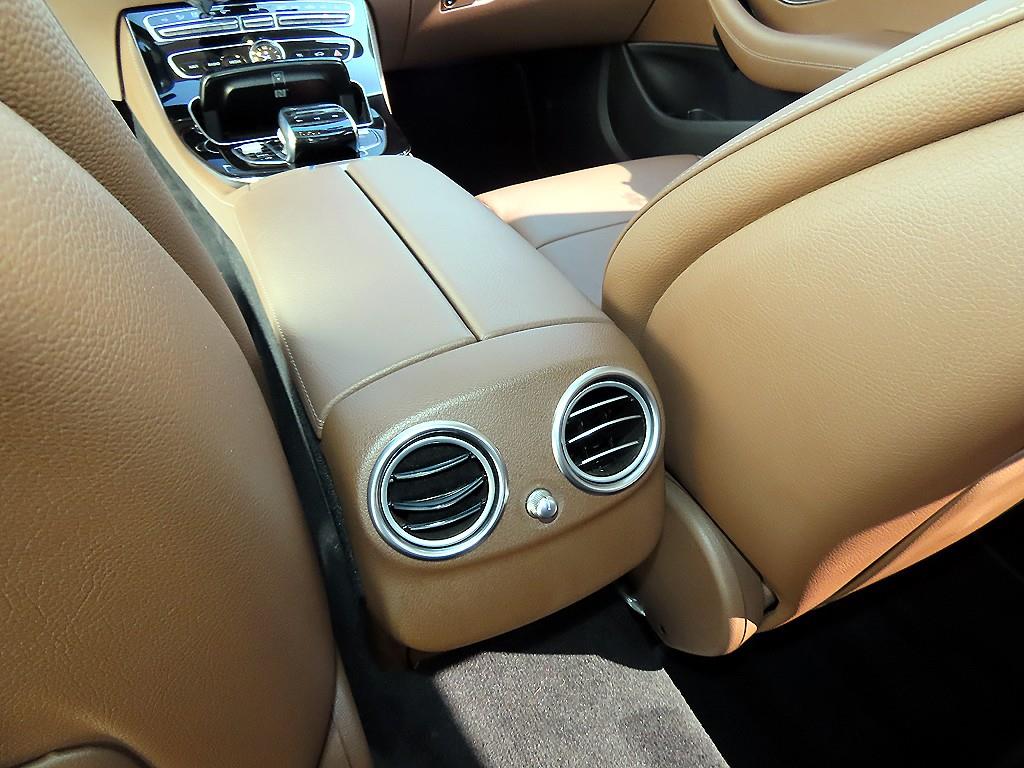 Mercedes-Benz E-Class — photo 16