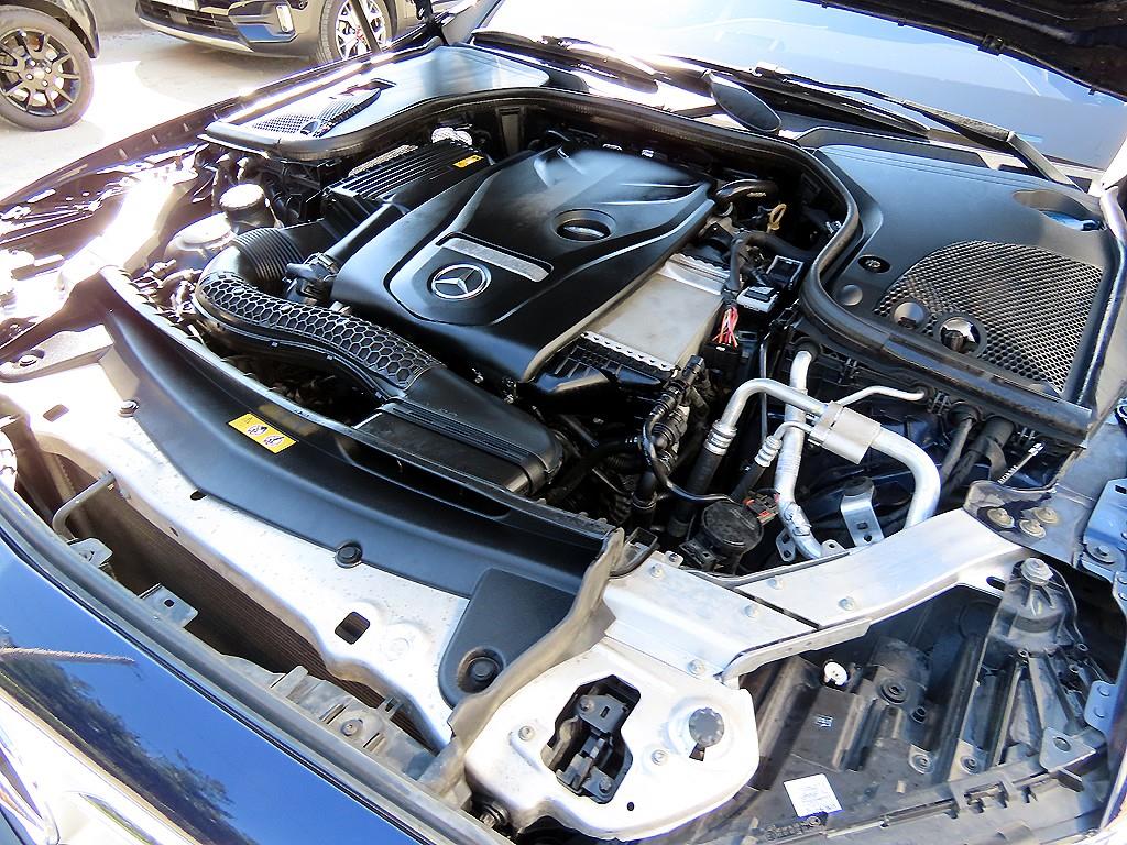 Mercedes-Benz E-Class — photo 19