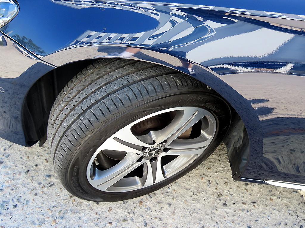 Mercedes-Benz E-Class — photo 20