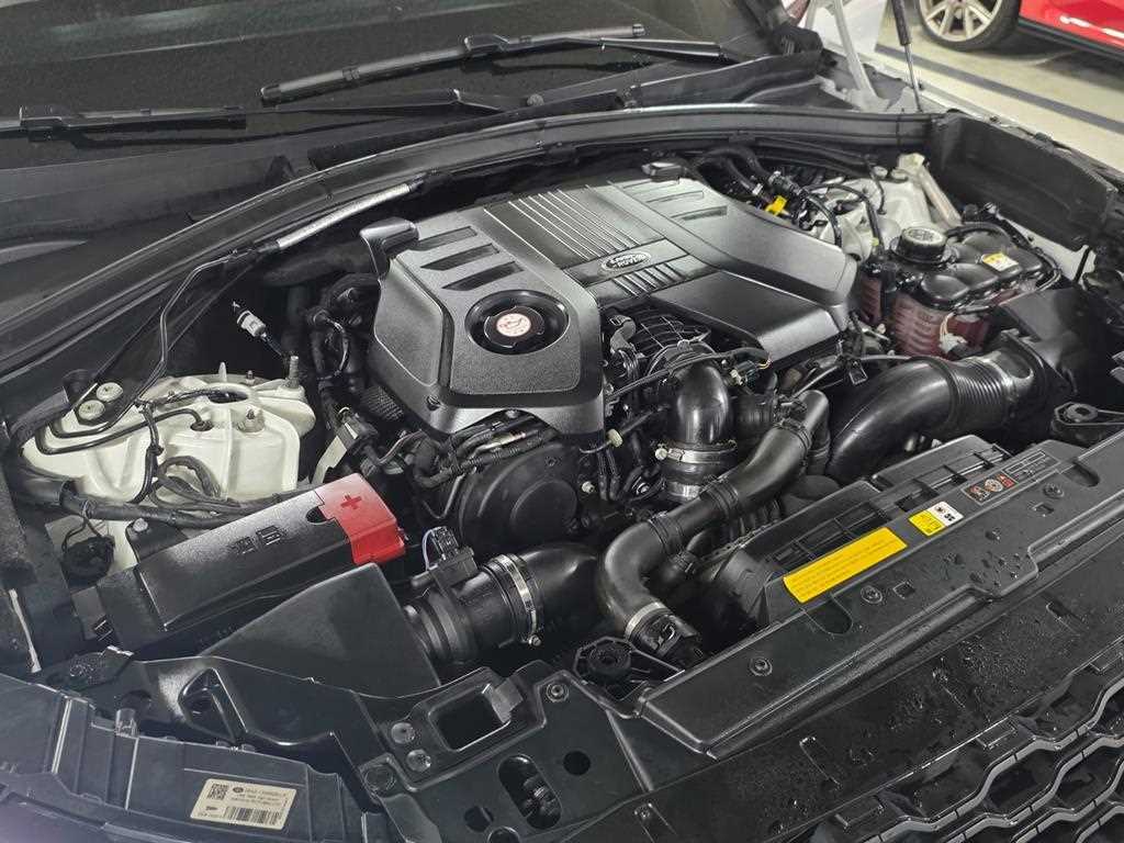Land Rover Range Rover Velar — photo 06