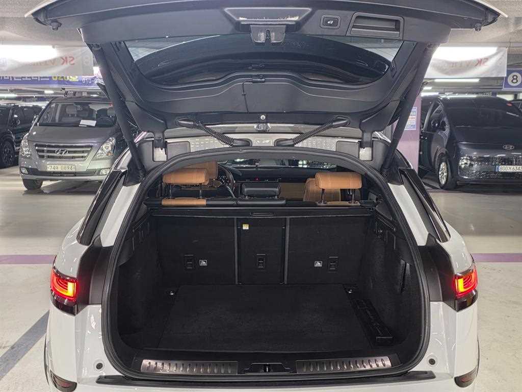 Land Rover Range Rover Velar — photo 17