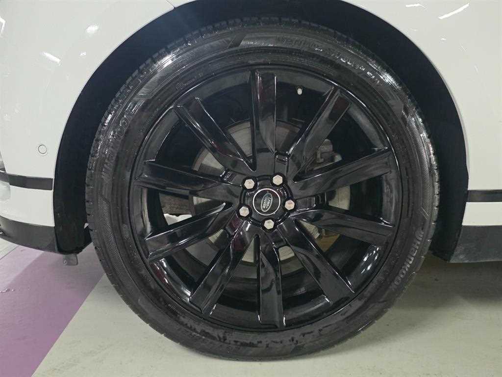 Land Rover Range Rover Velar — photo 18