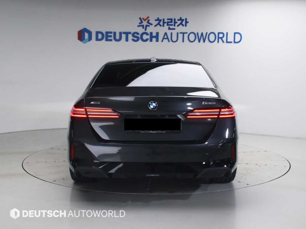 BMW 5-Series — photo 04