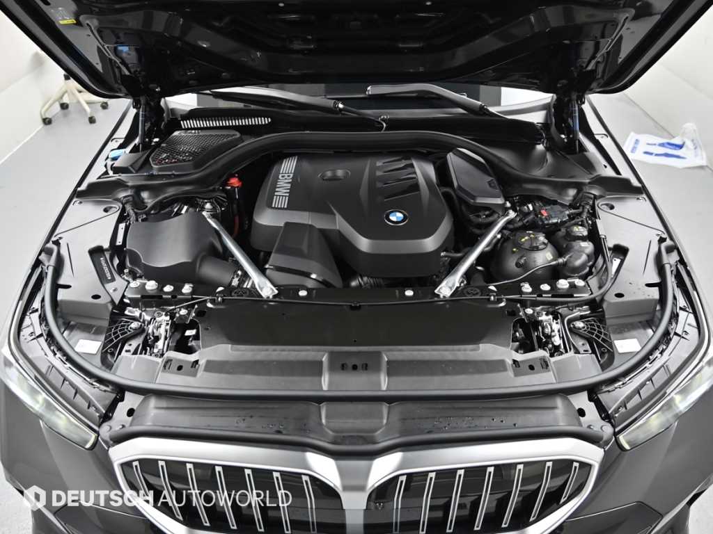 BMW 5-Series — photo 06
