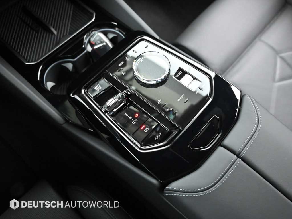 BMW 5-Series — photo 09