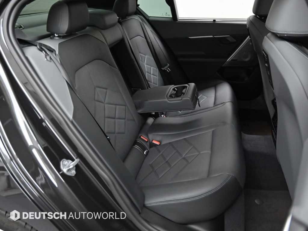 BMW 5-Series — photo 12