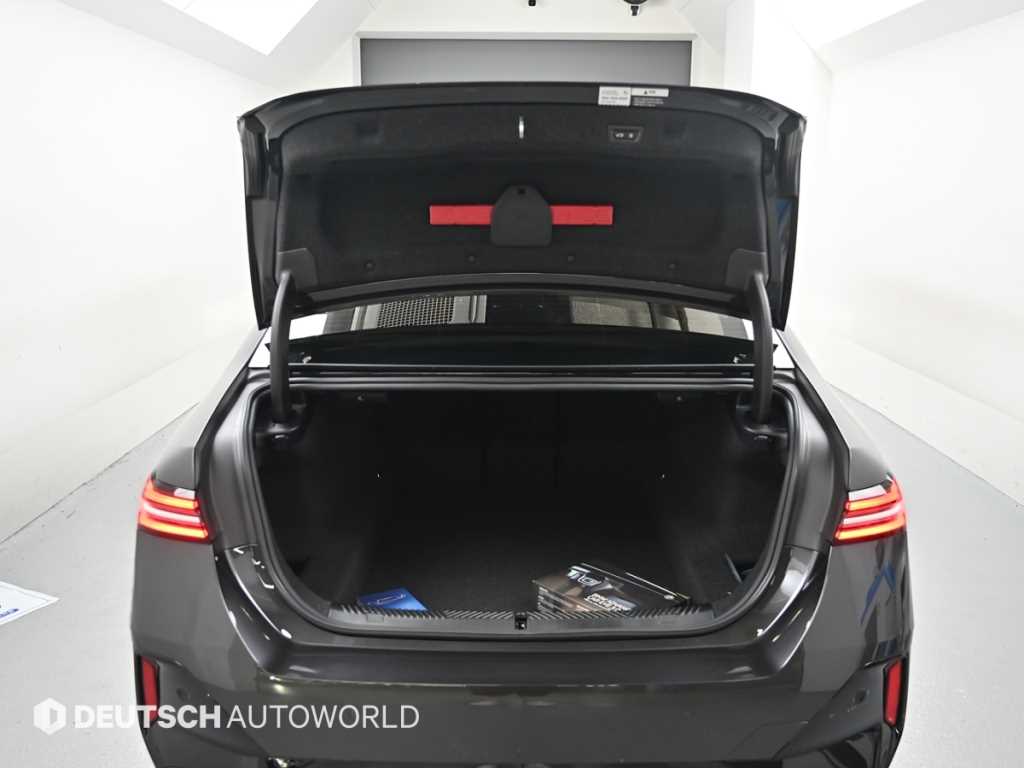 BMW 5-Series — photo 19