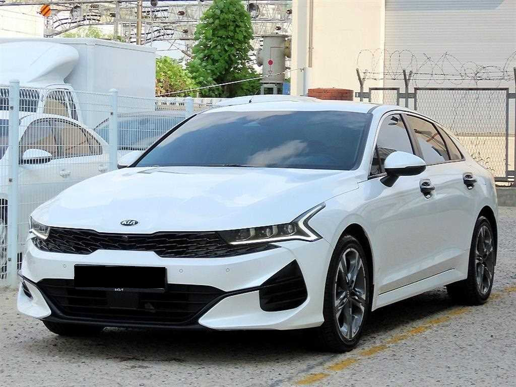 Kia K5 — photo 01