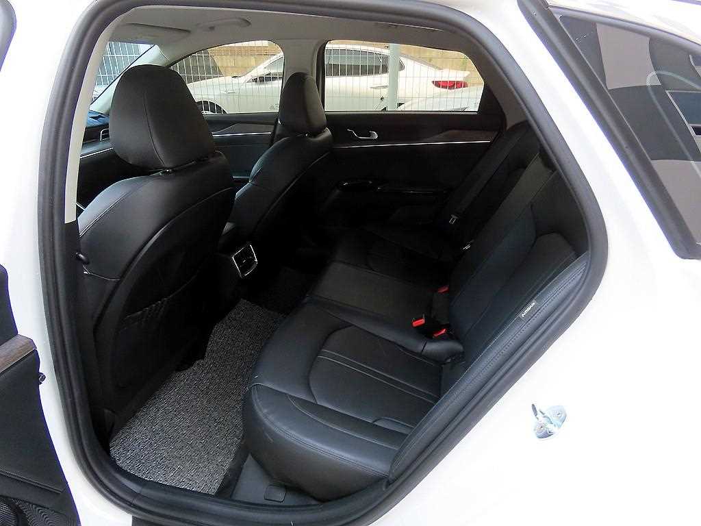 Kia K5 — photo 06