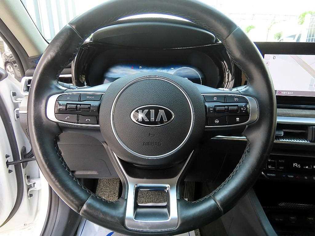 Kia K5 — photo 08