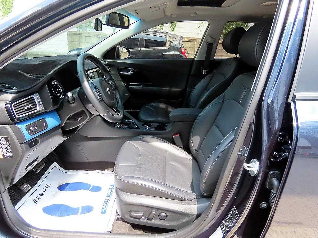 Kia Niro — photo 05