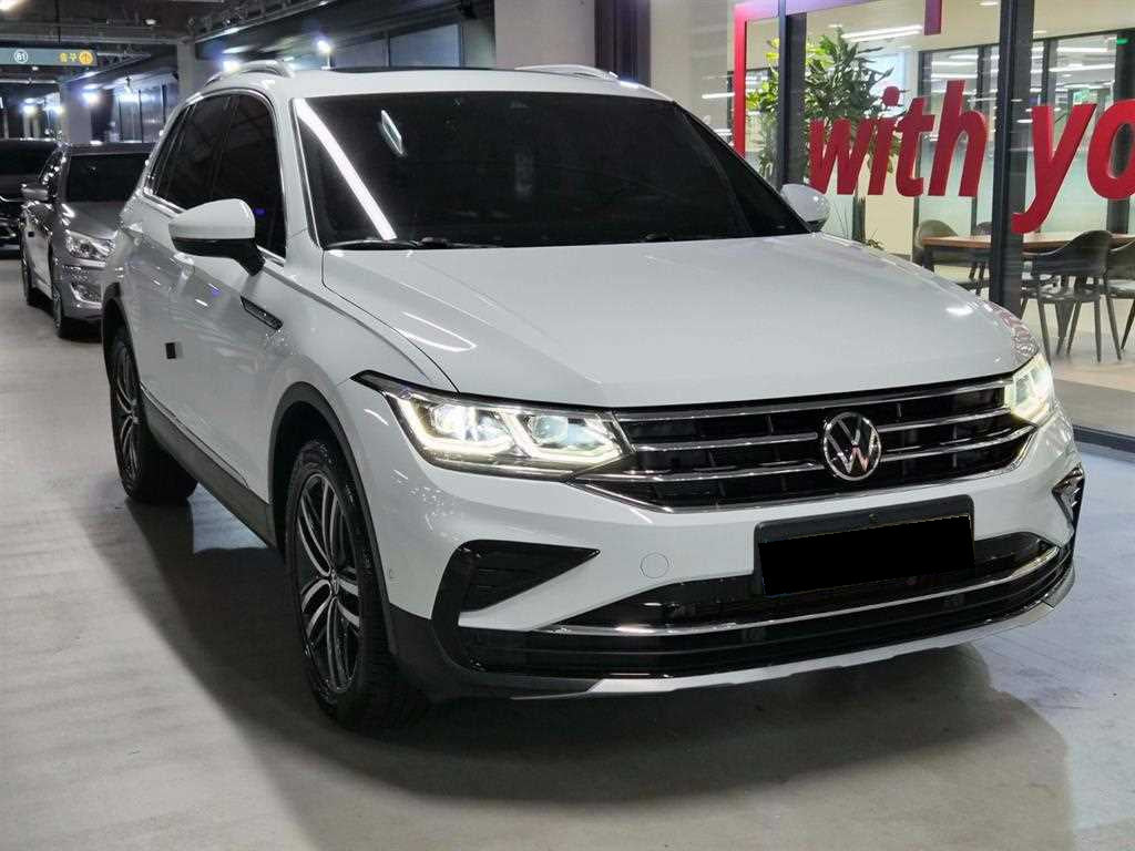 Volkswagen Tiguan — photo 01