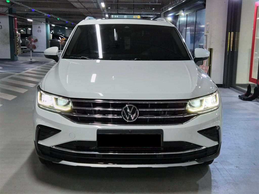 Volkswagen Tiguan — photo 02