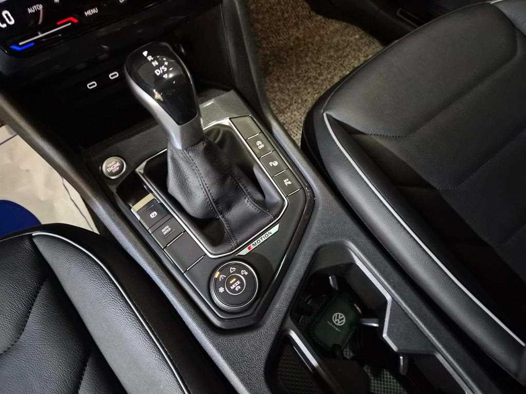 Volkswagen Tiguan — photo 11