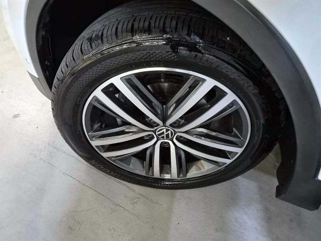 Volkswagen Tiguan — photo 20