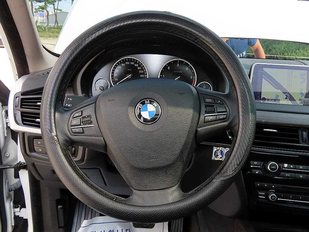 BMW X5 — photo 08