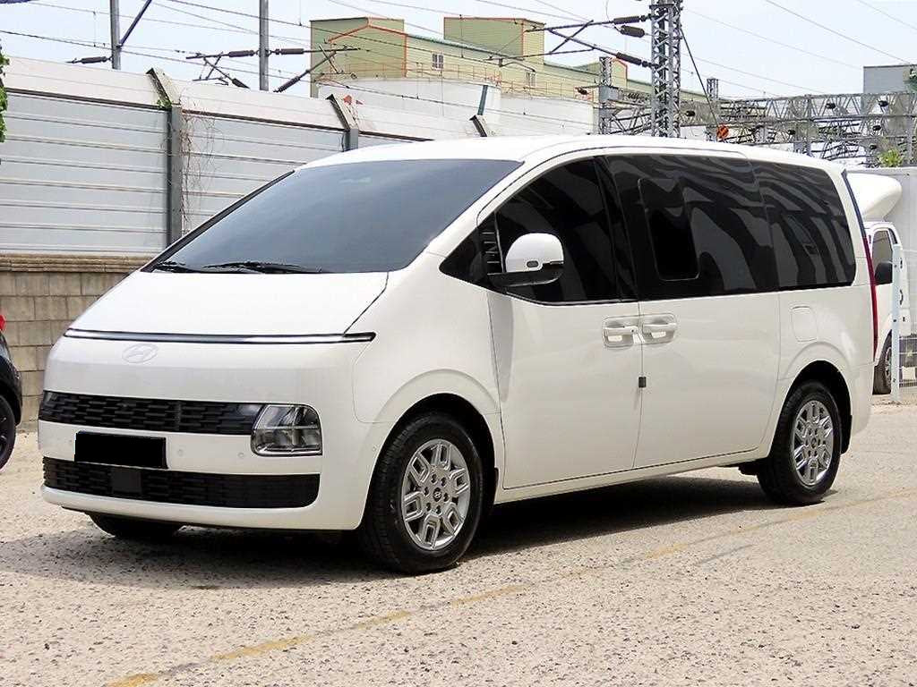 Hyundai Staria — photo 01