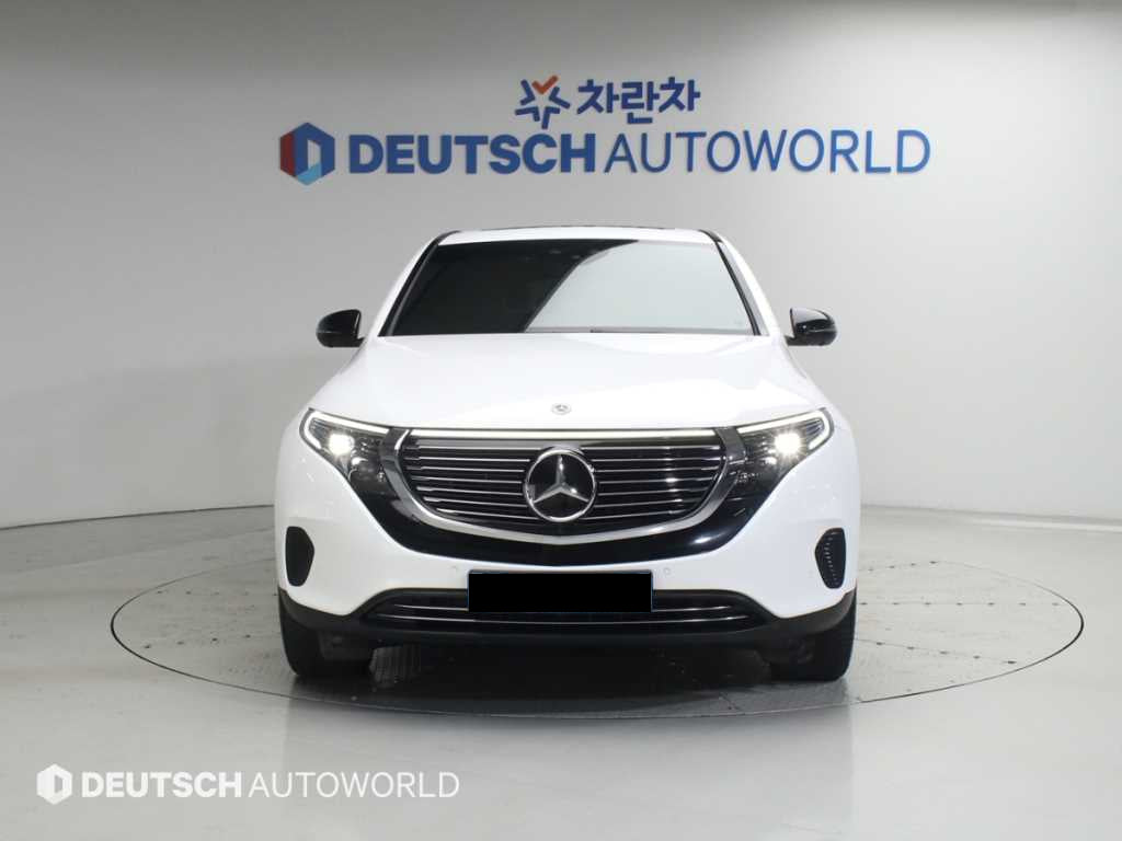 Mercedes-Benz EQC — photo 03