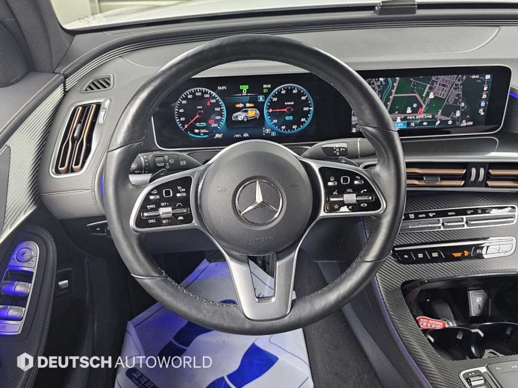 Mercedes-Benz EQC — photo 13